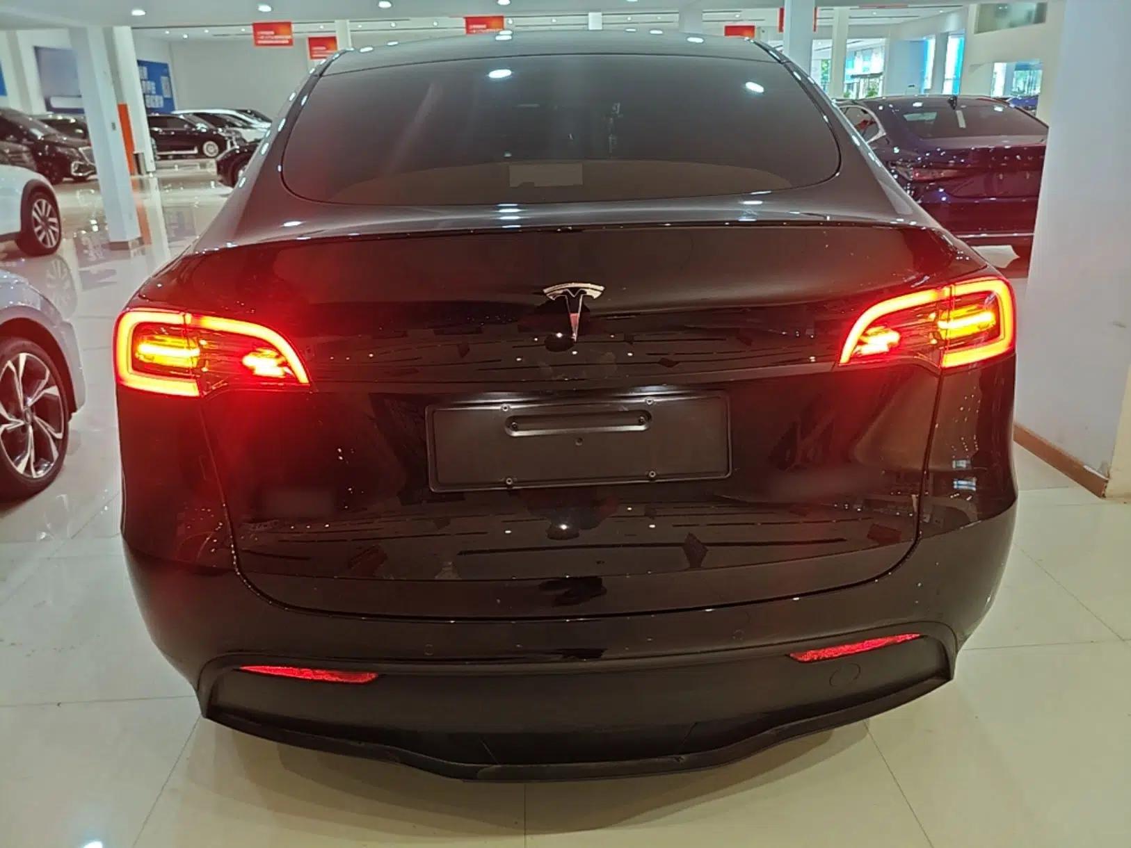 Tesla Model Y 2021 Long-Range All-Wheel-Drive Version 3D7 — миниатюра 5