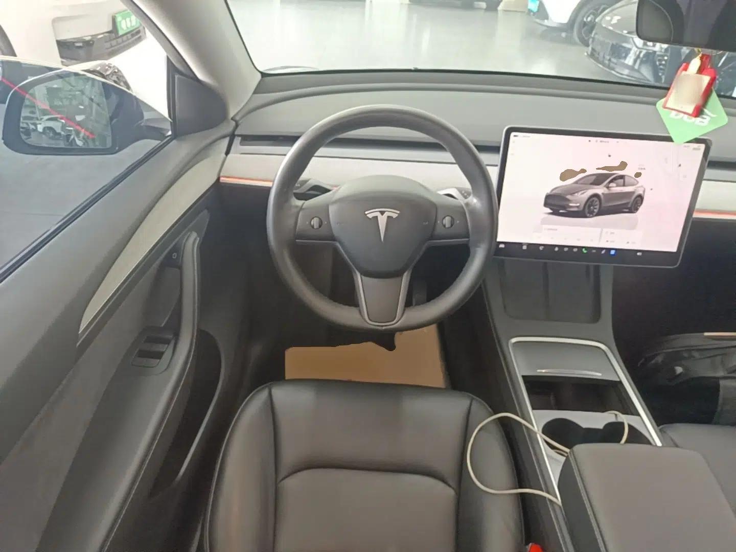Tesla Model Y 2023 Rear-Wheel-Drive Version — миниатюра 13