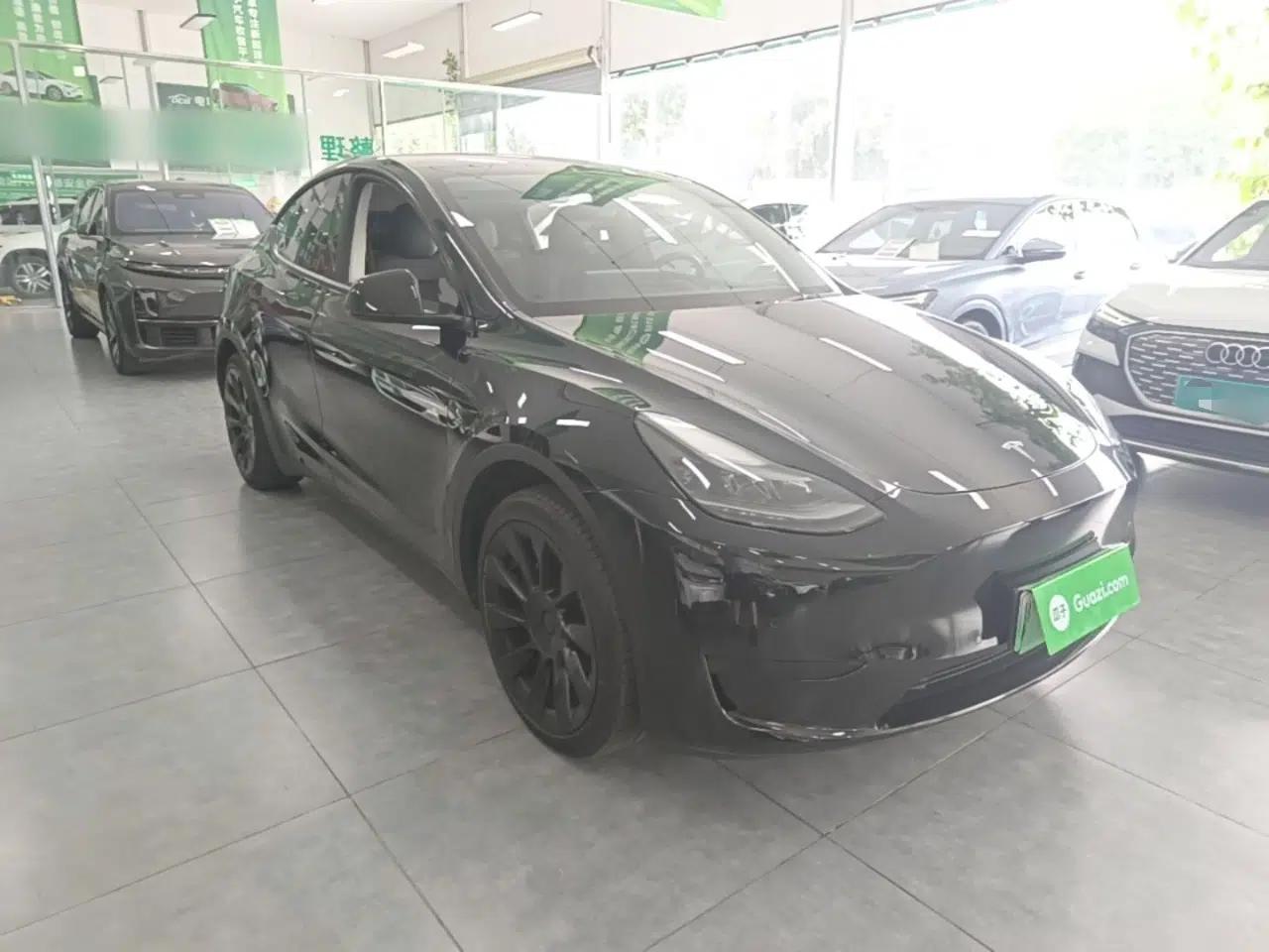 Tesla Model Y 2023 Rear-Wheel-Drive Version — миниатюра 3