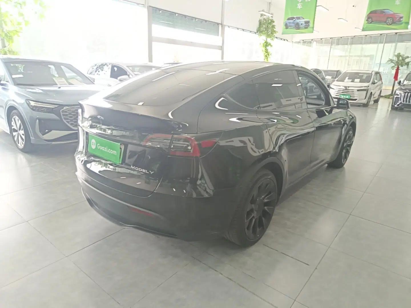Tesla Model Y 2023 Rear-Wheel-Drive Version — миниатюра 6