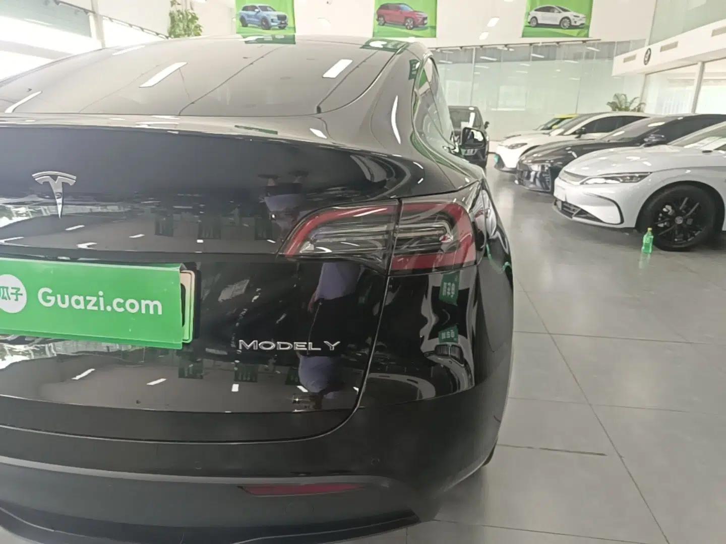 Tesla Model Y 2023 Rear-Wheel-Drive Version — миниатюра 9