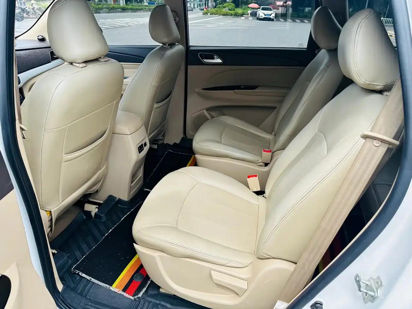 Baojun 730 2019 1.5L Manual Value Edition 7-Seater National VI Emission Standard — миниатюра 8