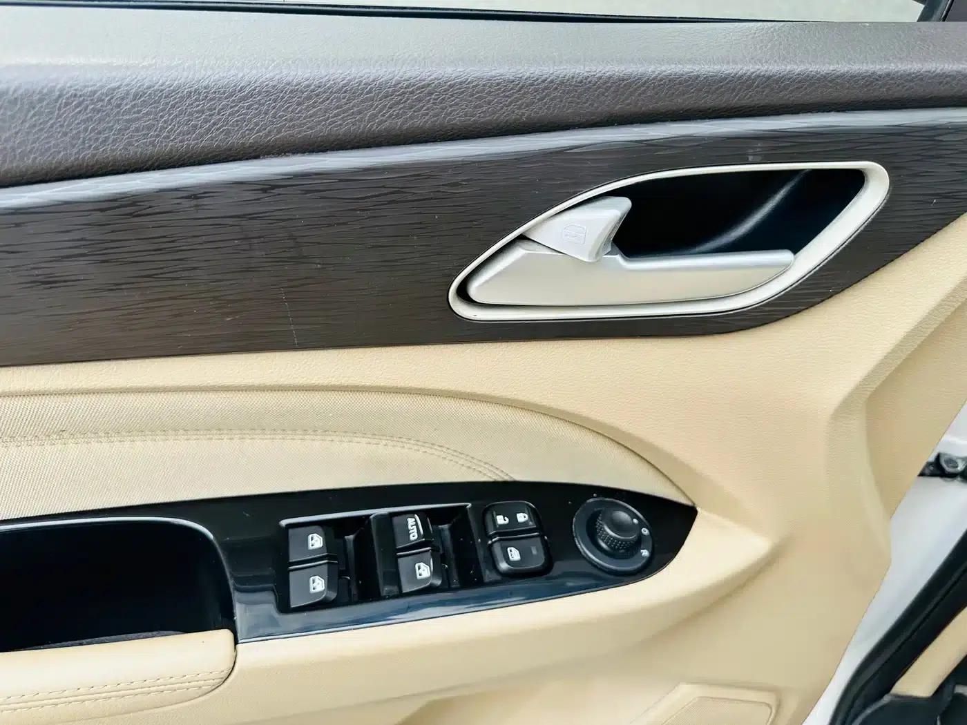 Baojun 730 2019 1.5L Manual Value Edition 7-Seater National VI Emission Standard — миниатюра 9