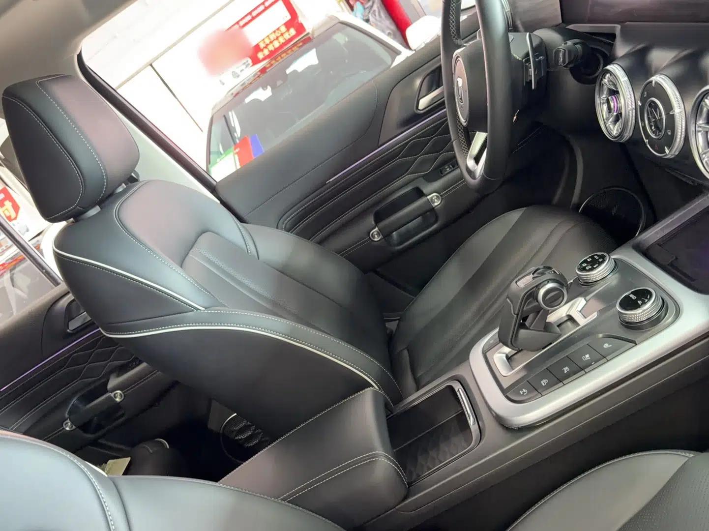 Tank 300 2021 City Edition 2.0T—Truly Stylish — миниатюра 13