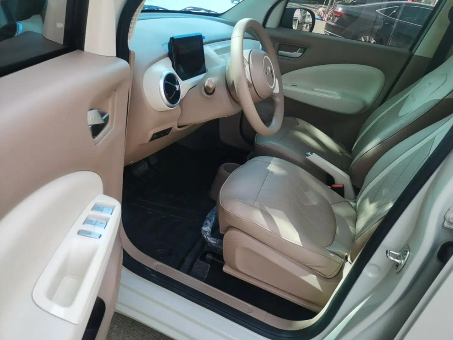 Wuling Hongguang MINIEV 2025 Four-Door Version Advanced Edition — миниатюра 18