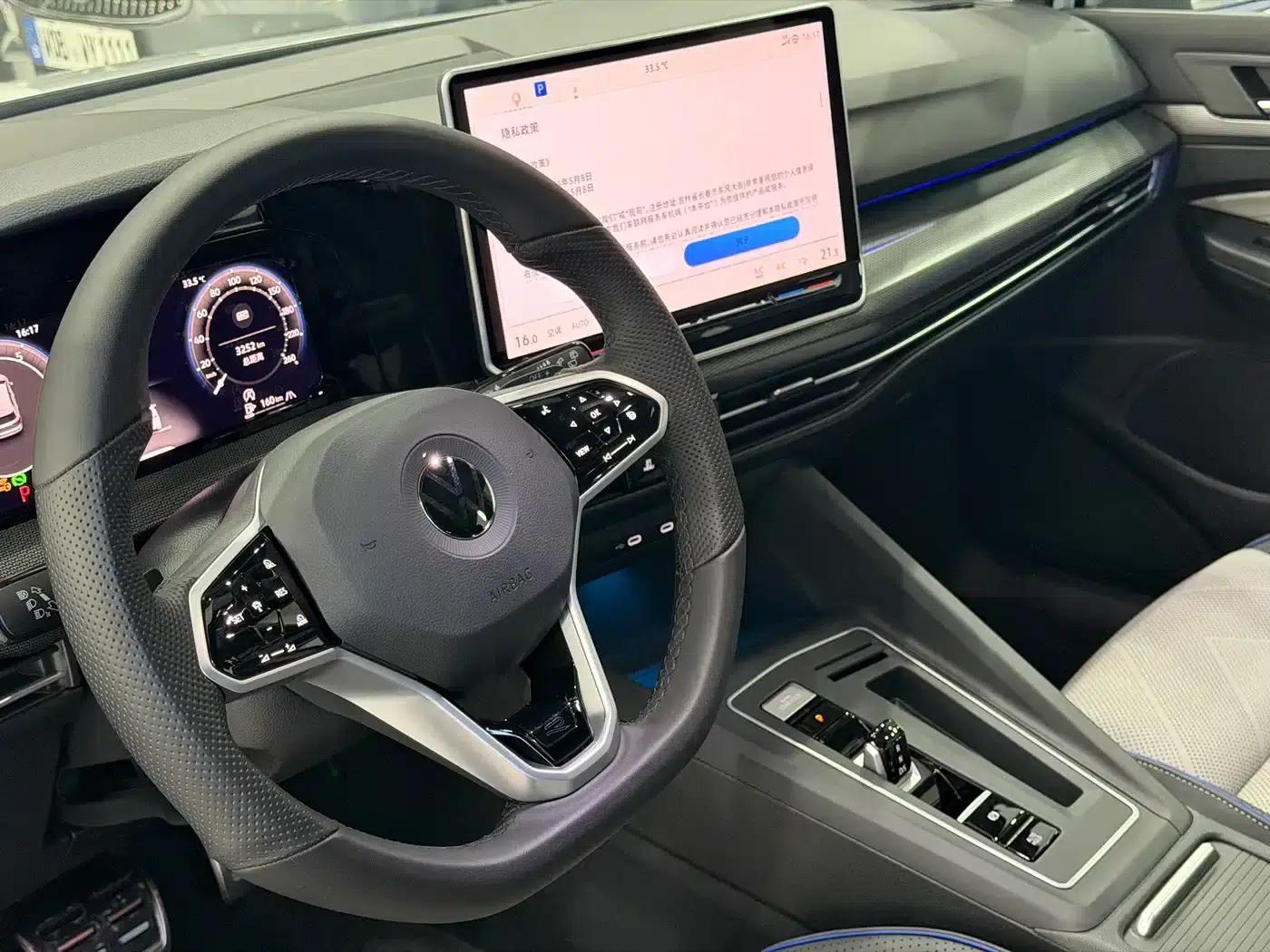2025 Golf Facelift 300TSI R-Line — миниатюра 18