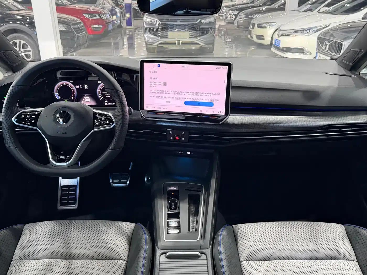 2025 Golf Facelift 300TSI R-Line — миниатюра 20