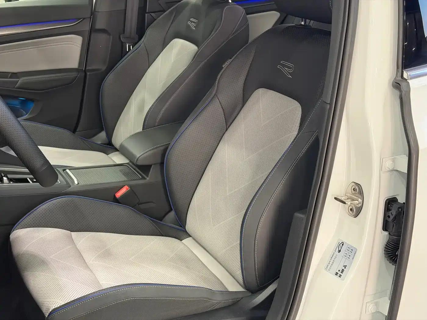 2025 Golf Facelift 300TSI R-Line — миниатюра 9