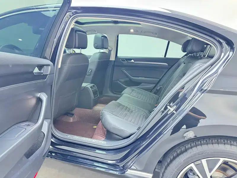 2020 Volkswagen Passat 330TSI DSG Luxury — миниатюра 18