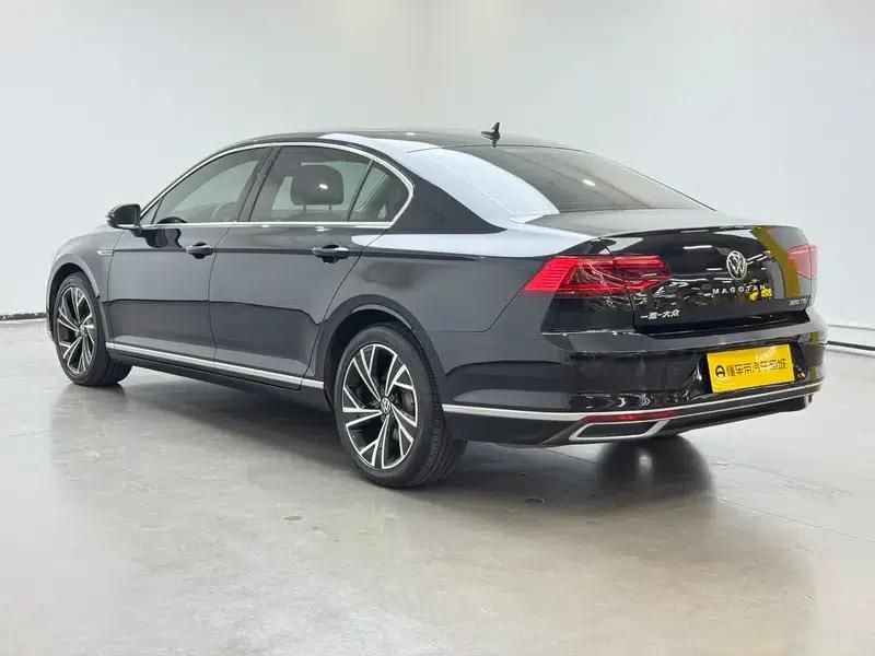 2020 Volkswagen Passat 330TSI DSG Luxury — миниатюра 5