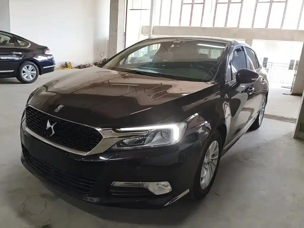 DS 5LS 2014 1.8L Automatic Comfort Edition VTi140 — миниатюра 1