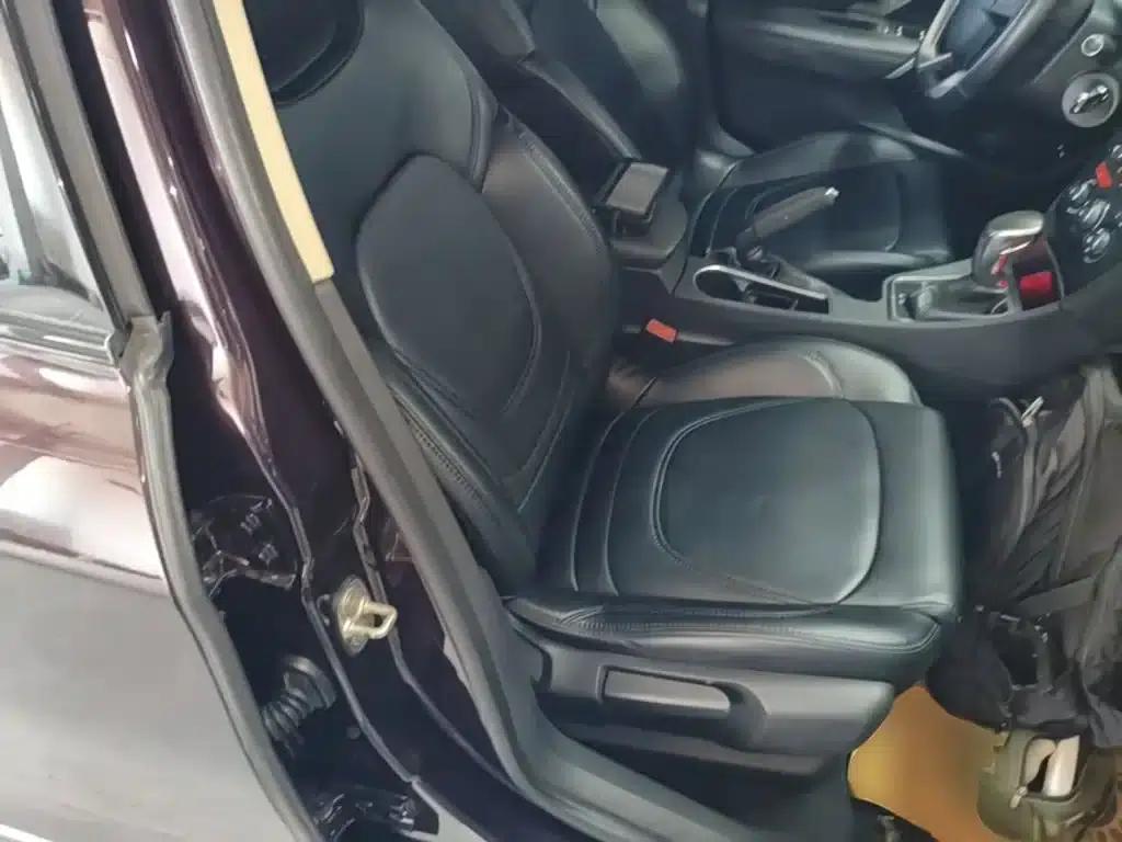 DS 5LS 2014 1.8L Automatic Comfort Edition VTi140 — миниатюра 25