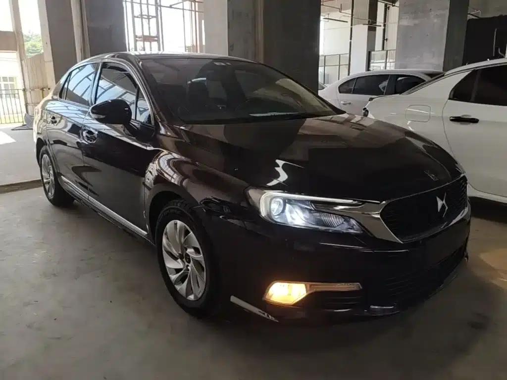 DS 5LS 2014 1.8L Automatic Comfort Edition VTi140 — миниатюра 4