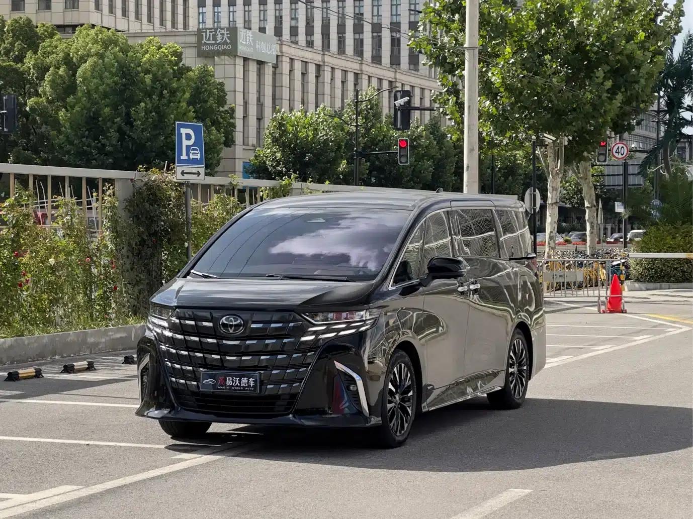 2024 Alphard Hybrid 2.5L Premium Edition — миниатюра 1