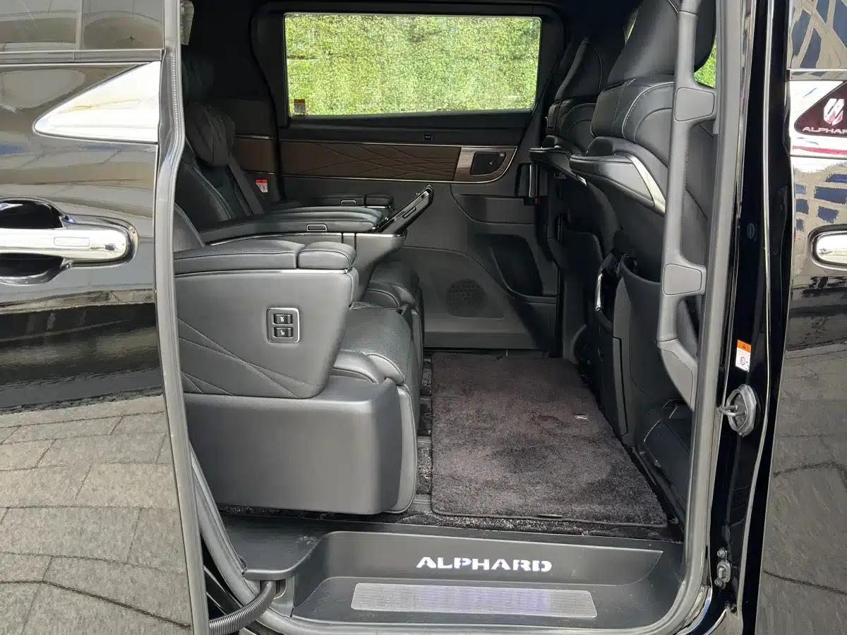 2024 Alphard Hybrid 2.5L Premium Edition — миниатюра 16