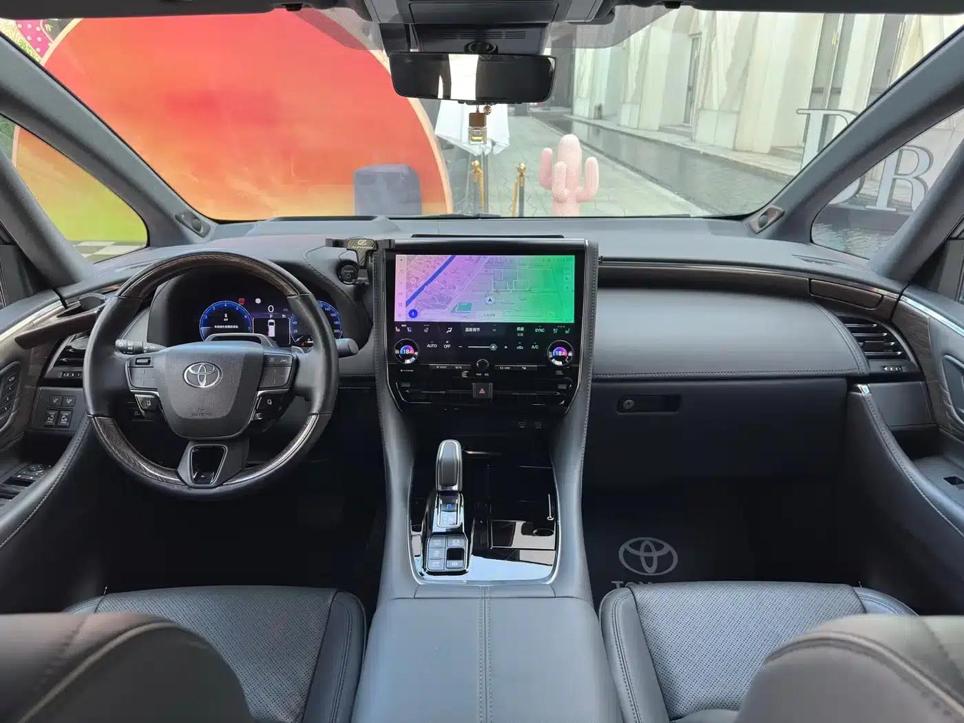 2024 Alphard Hybrid 2.5L Premium Edition — миниатюра 21