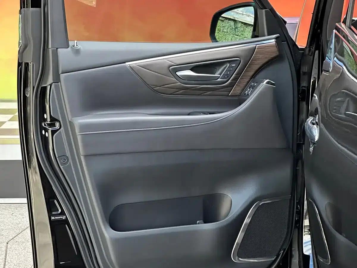 2024 Alphard Hybrid 2.5L Premium Edition — миниатюра 30