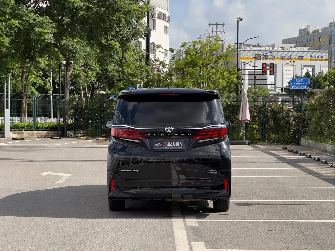 2024 Alphard Hybrid 2.5L Premium Edition — миниатюра 4