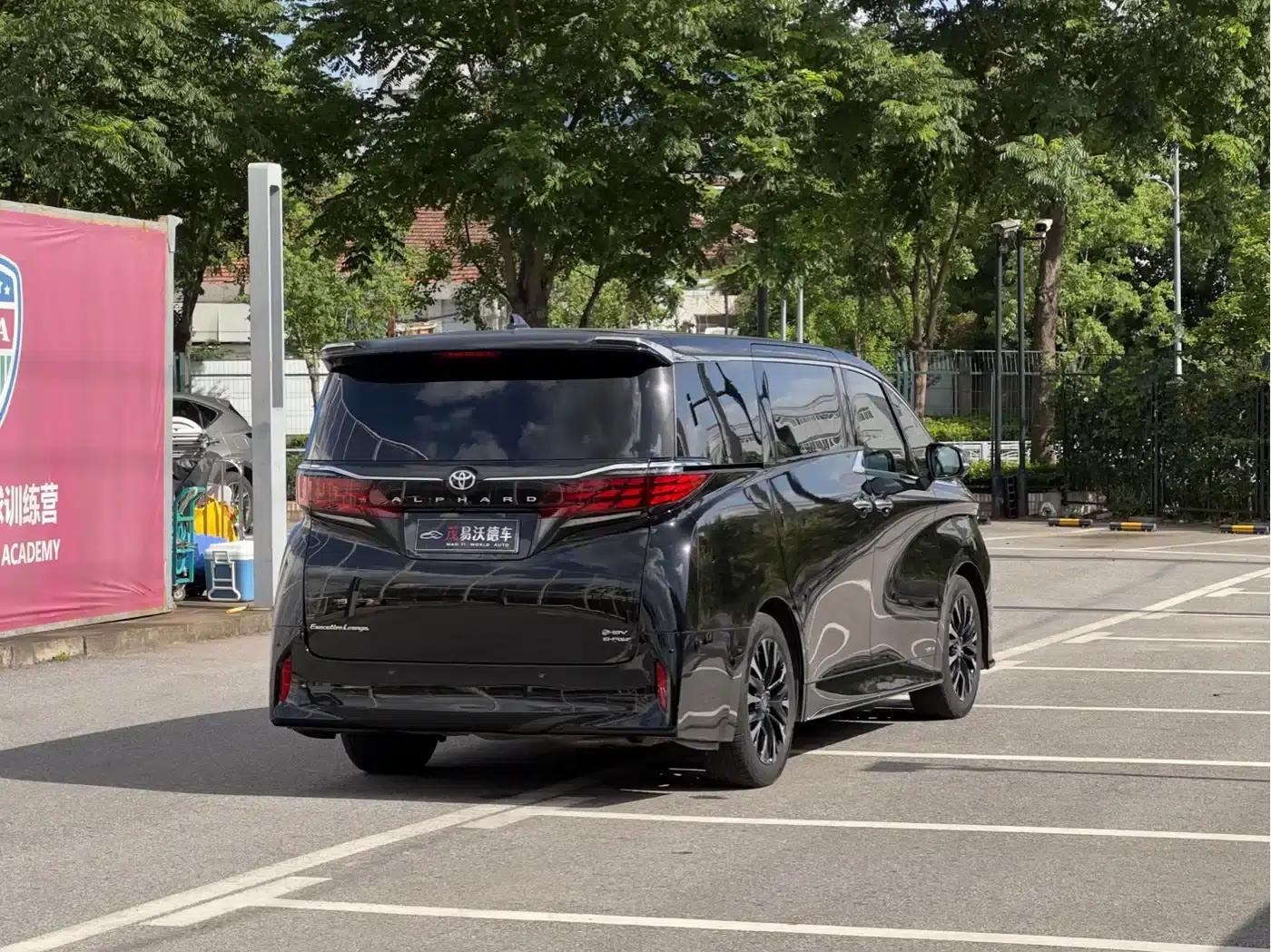 2024 Alphard Hybrid 2.5L Premium Edition — миниатюра 5