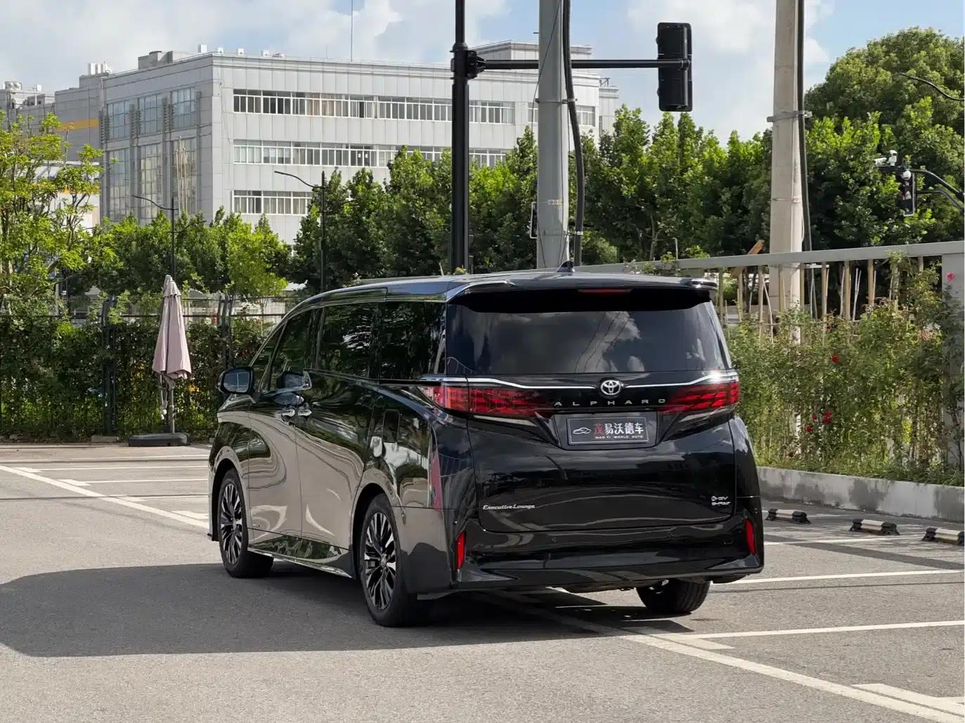 2024 Alphard Hybrid 2.5L Premium Edition — миниатюра 6