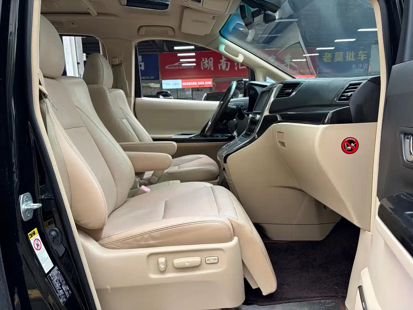 2012 Alphard 3.5L Luxury Edition — миниатюра 13