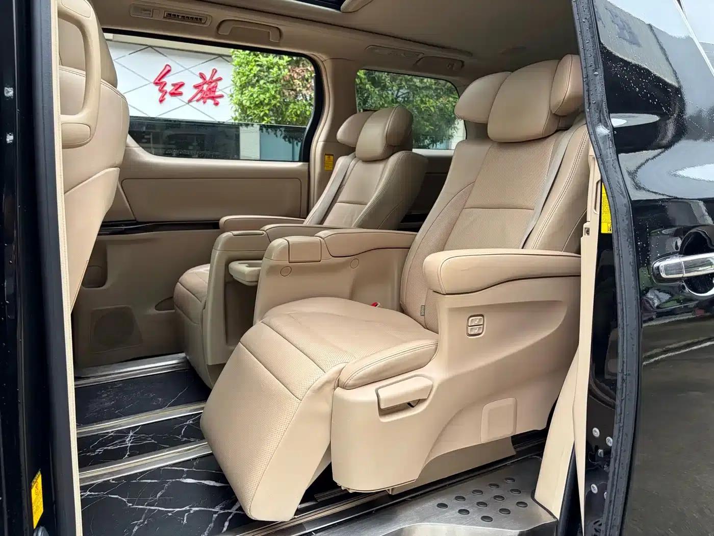 2012 Alphard 3.5L Luxury Edition — миниатюра 10
