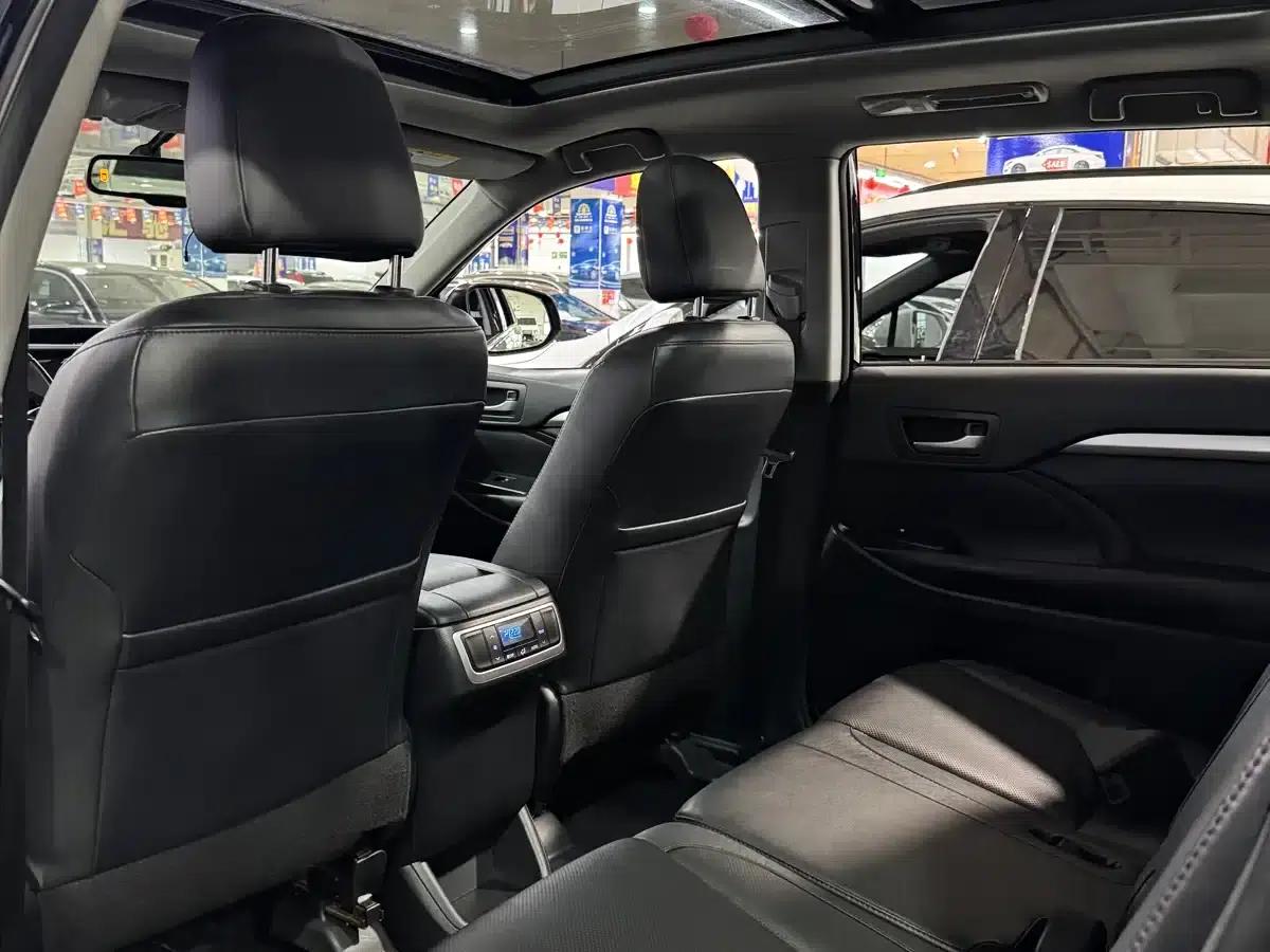 2017 Highlander 2.0T AWD Luxury 7-seater — миниатюра 4