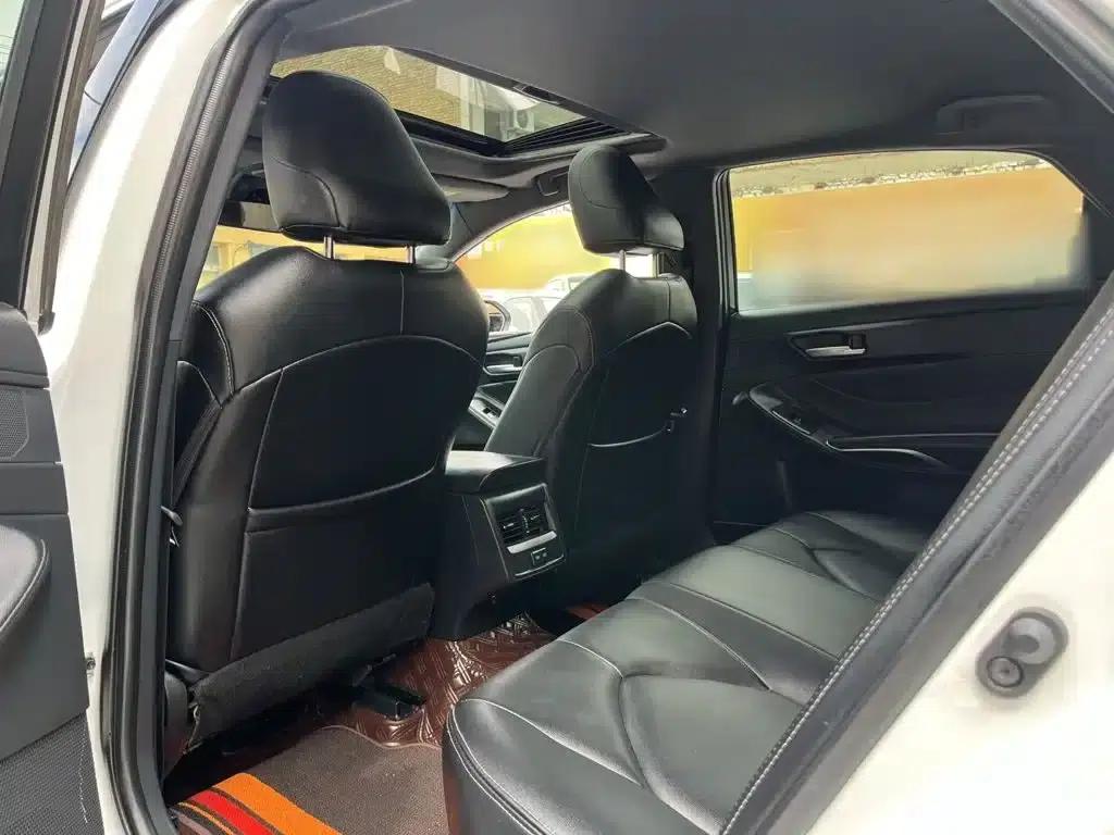 2022 Toyota Avalon 2.0L Entry-level Edition — миниатюра 2
