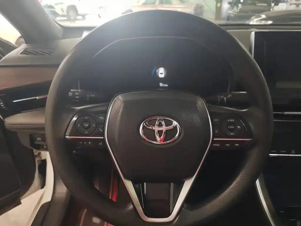 2022 Toyota Avalon 2.0L Entry-level Edition — миниатюра 13