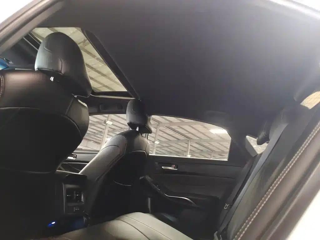 2022 Toyota Avalon 2.0L Entry-level Edition — миниатюра 18
