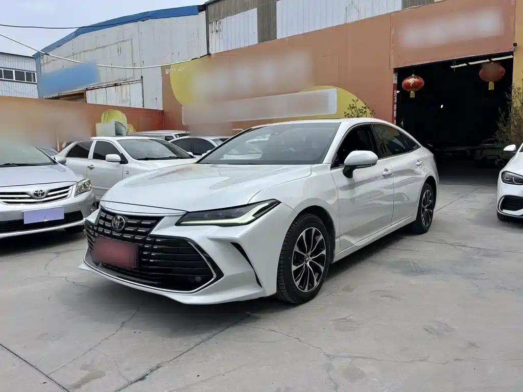2022 Toyota Avalon 2.0L Entry-level Edition — миниатюра 3