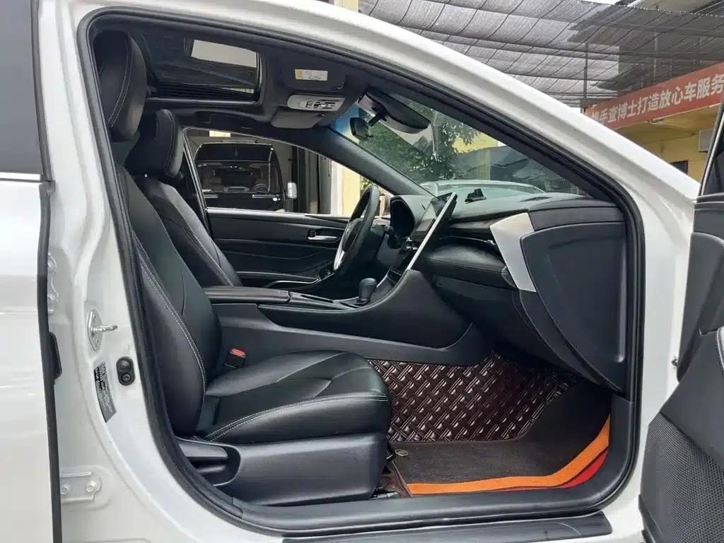 2022 Toyota Avalon 2.0L Entry-level Edition — миниатюра 4