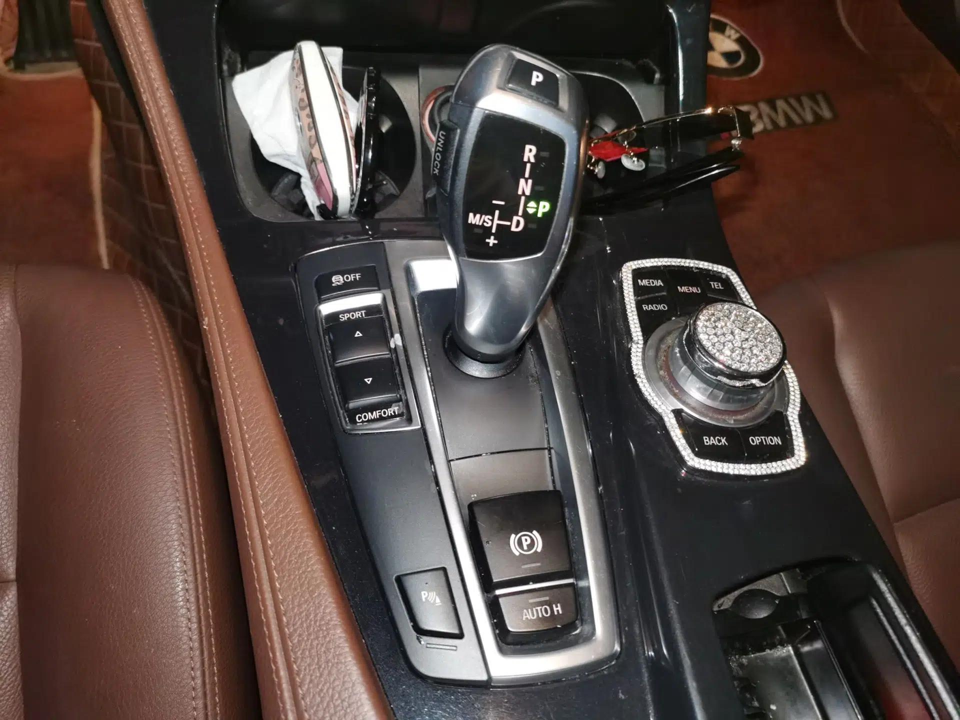 BMW 5 Series 2014 520Li Elegant Model — миниатюра 14