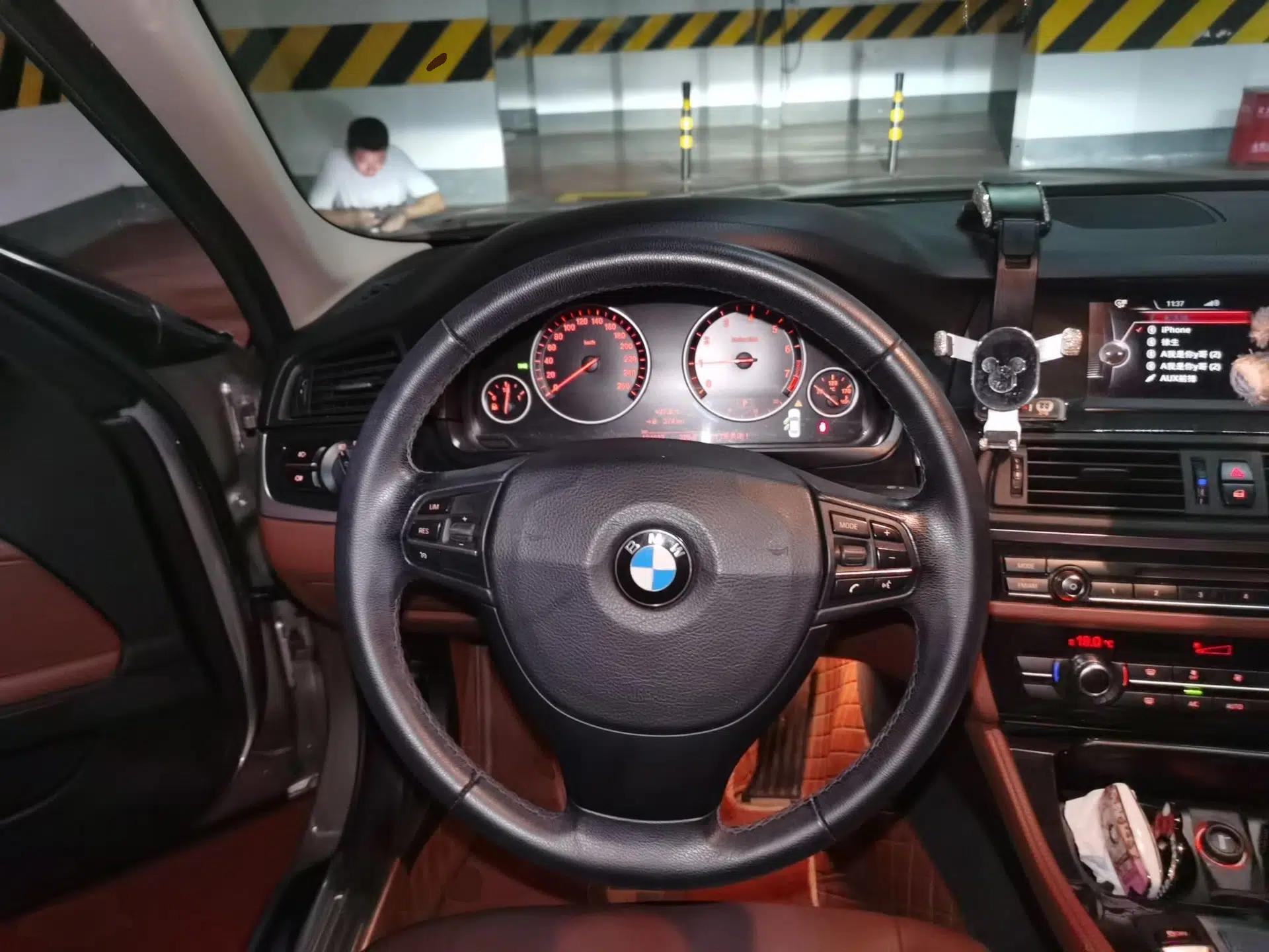 BMW 5 Series 2014 520Li Elegant Model — миниатюра 10