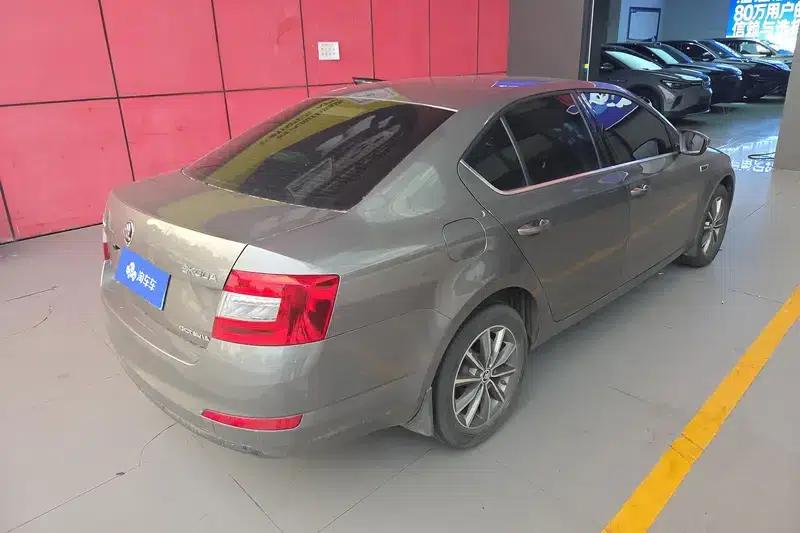 Octavia 2017 1.6L Manual Comfort Edition — миниатюра 3