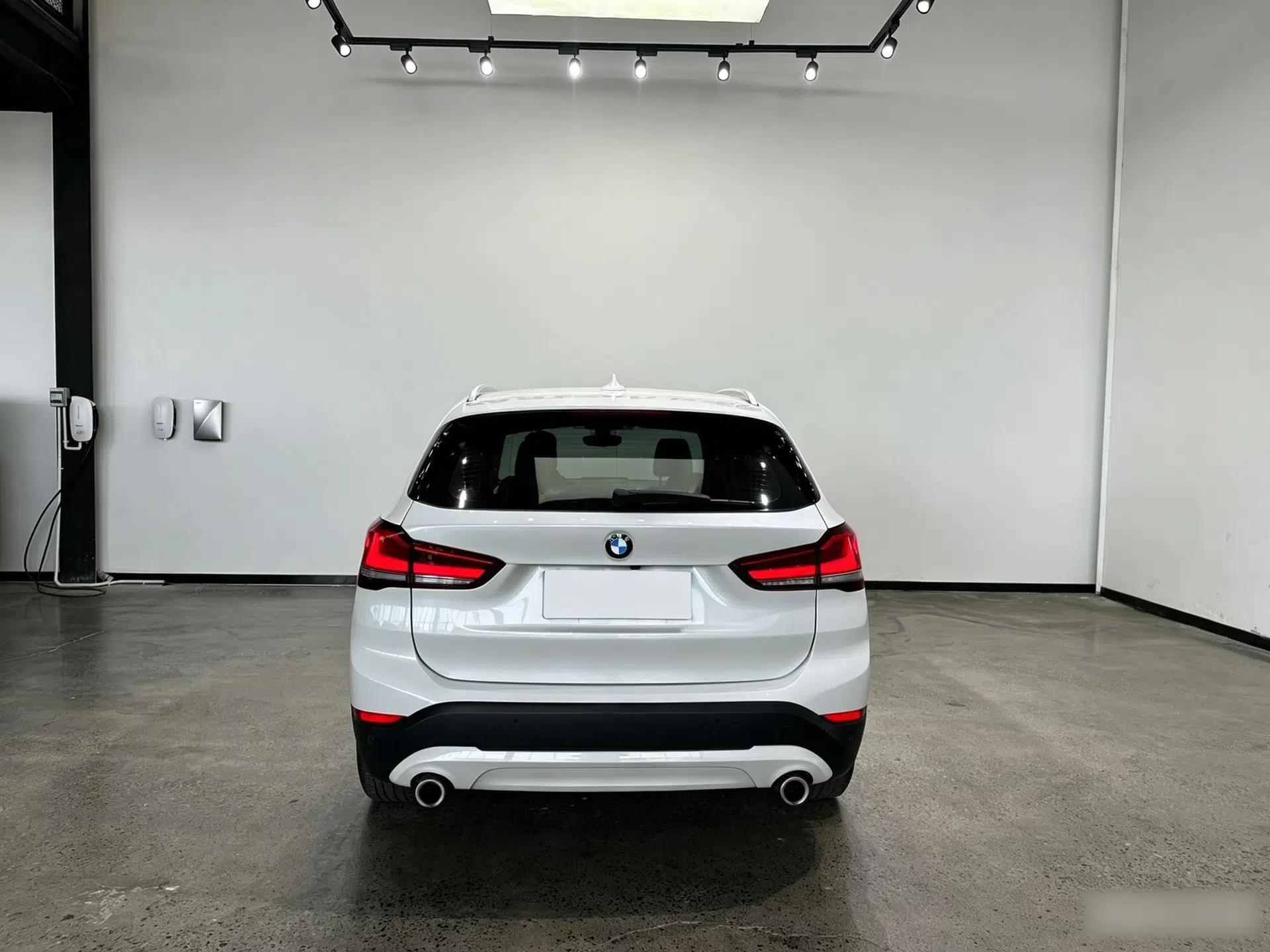 BMW X1 2022 sDrive25Li Leading Model — миниатюра 6