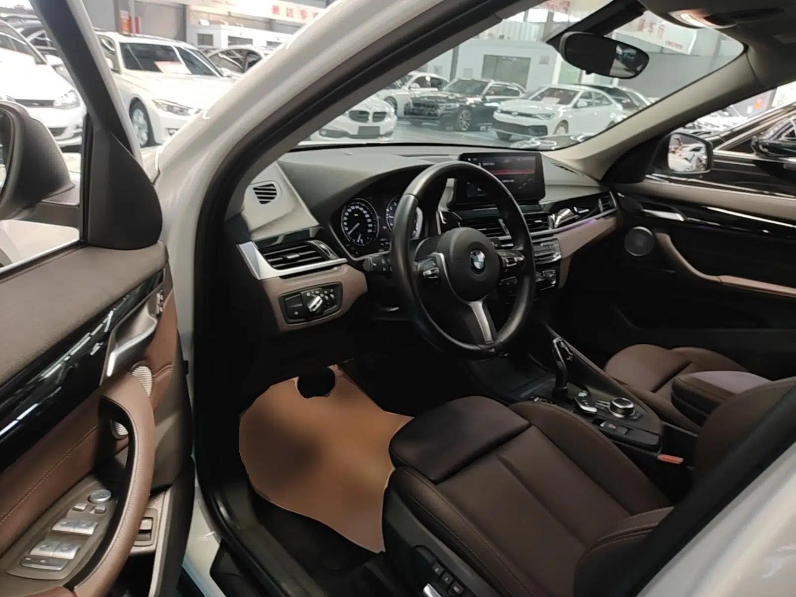 BMW X1 2022 sDrive25Li Leading Model — миниатюра 17