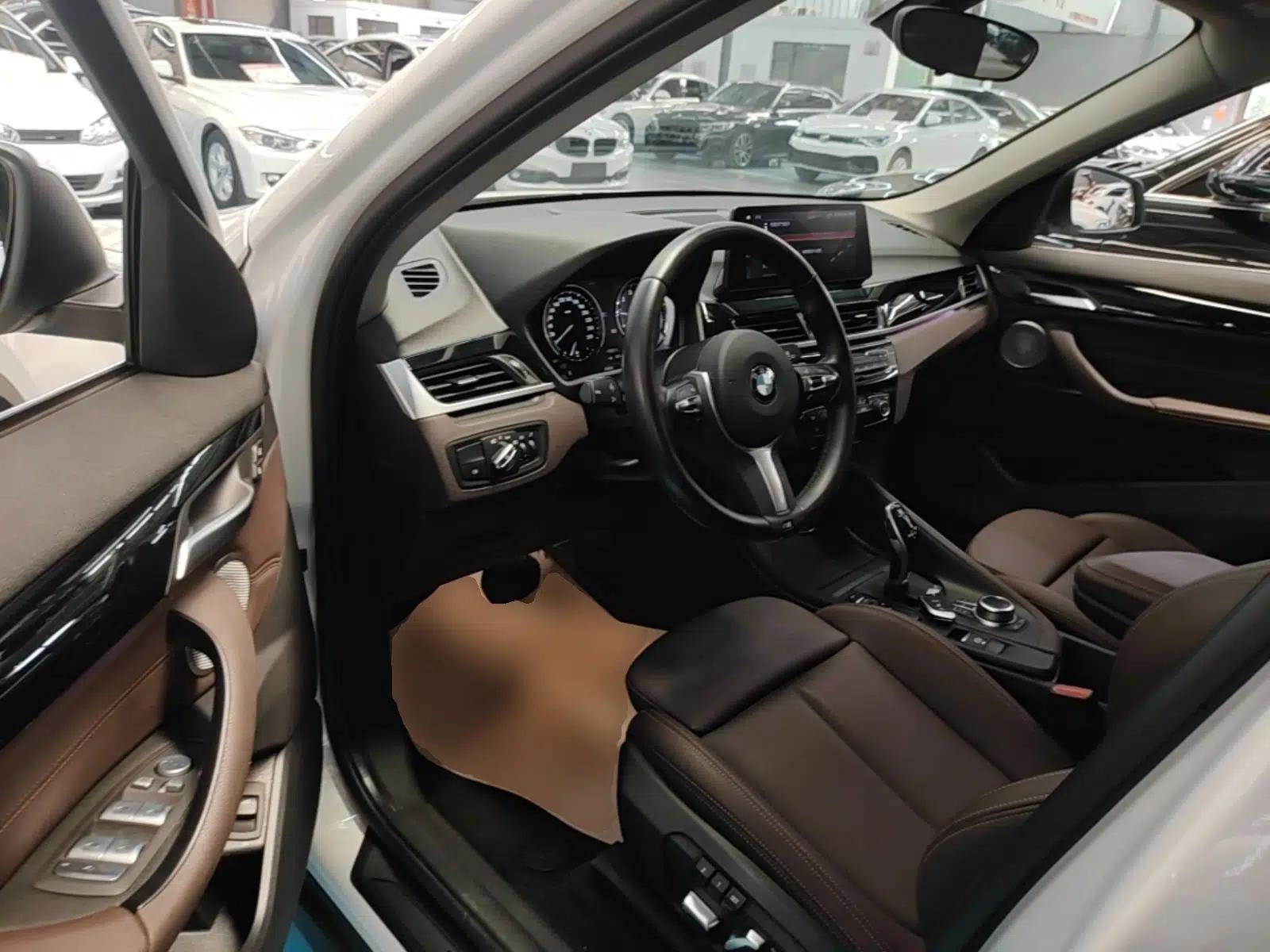 BMW X1 2022 sDrive25Li Leading Model — миниатюра 18