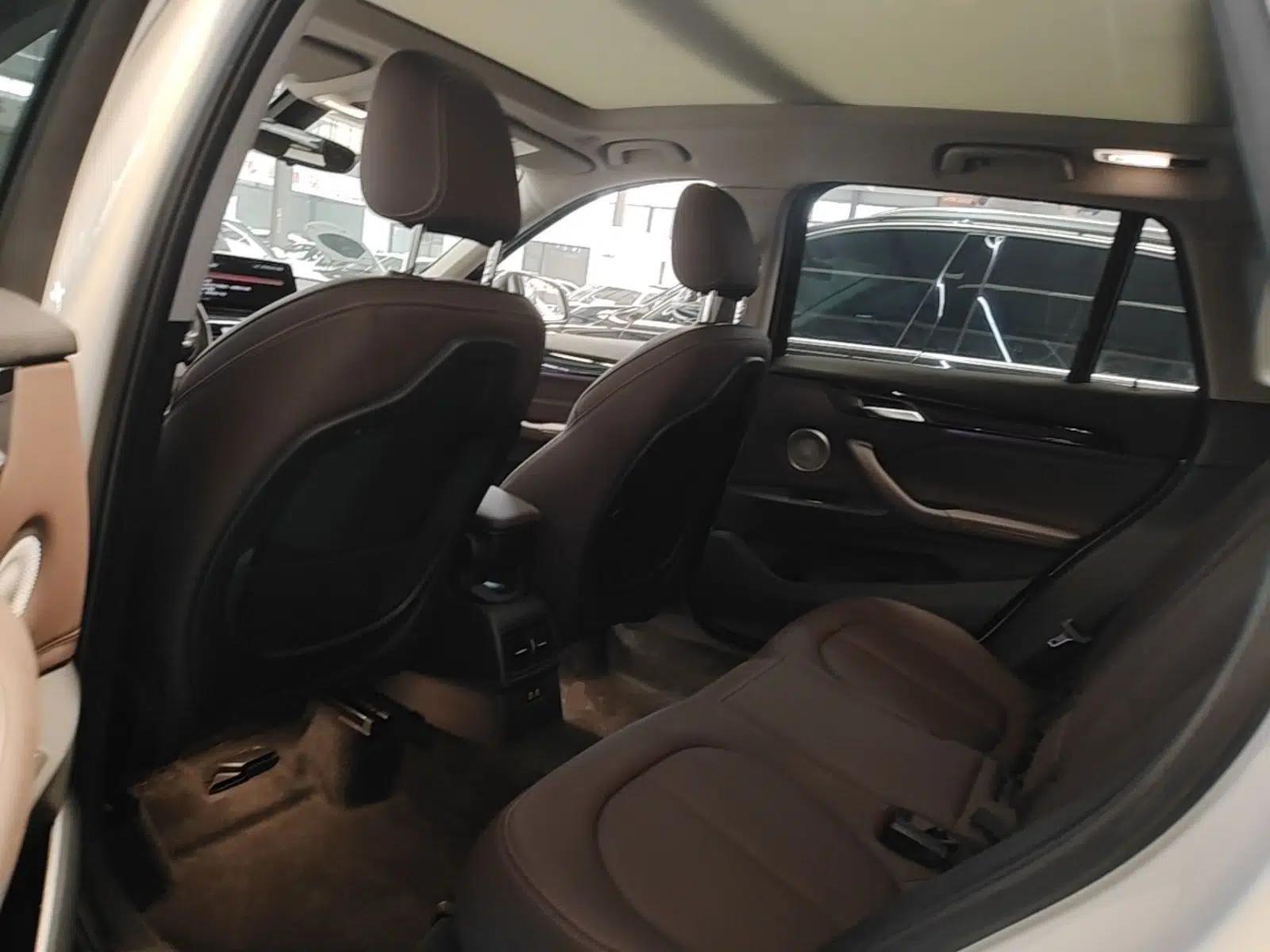 BMW X1 2022 sDrive25Li Leading Model — миниатюра 20