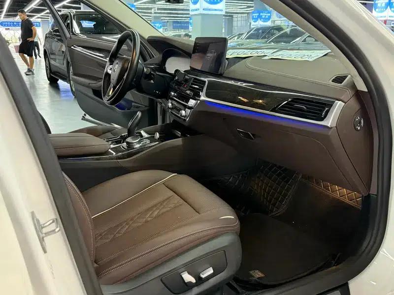 2021 BMW 5 Series 525Li Luxury Package — миниатюра 15