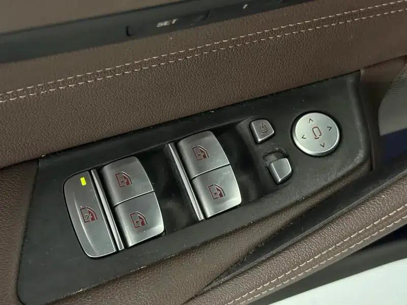 2021 BMW 5 Series 525Li Luxury Package — миниатюра 30