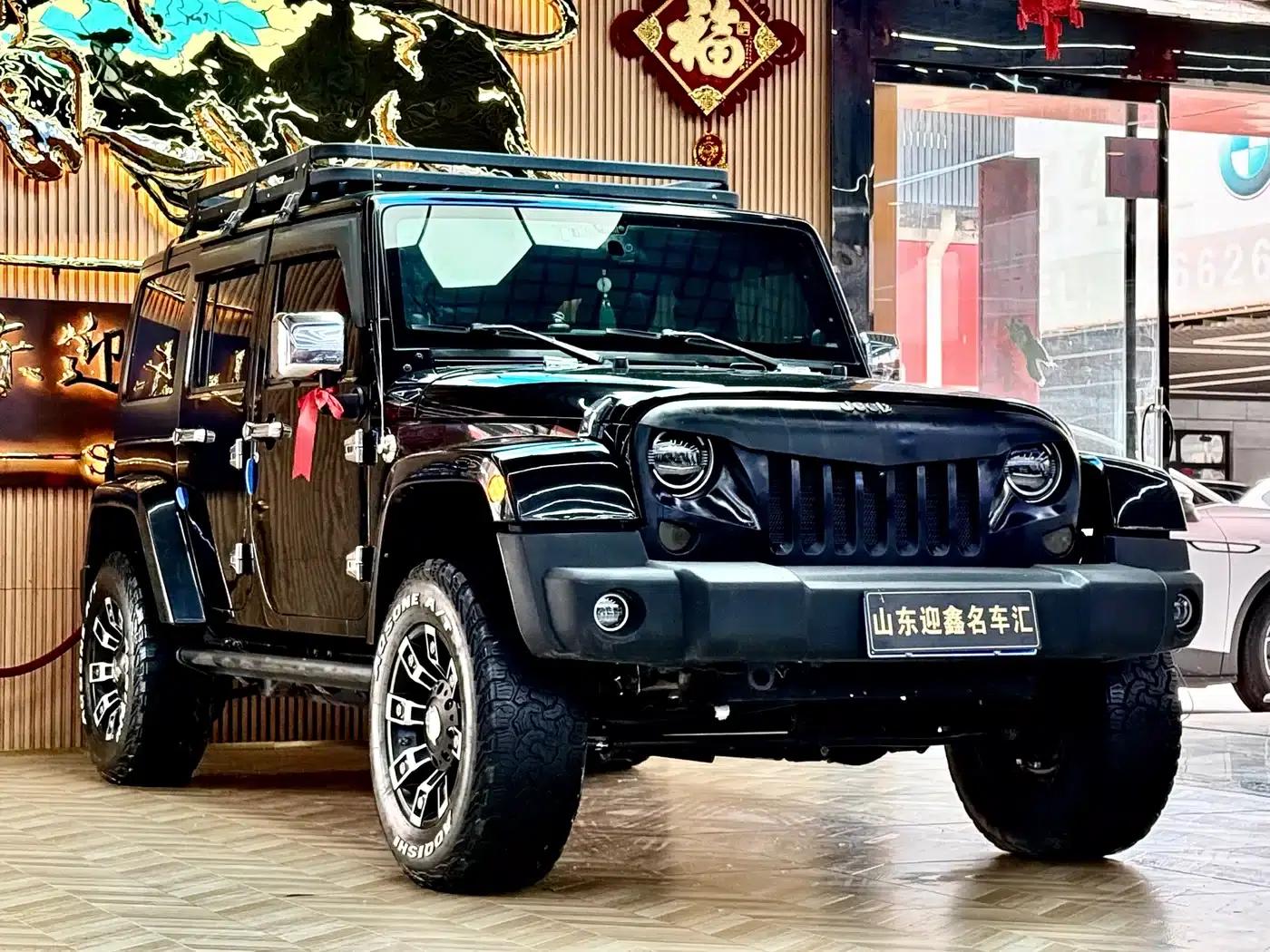 2013 Jeep Wrangler 3.6L Sahara 4-Door — миниатюра 3
