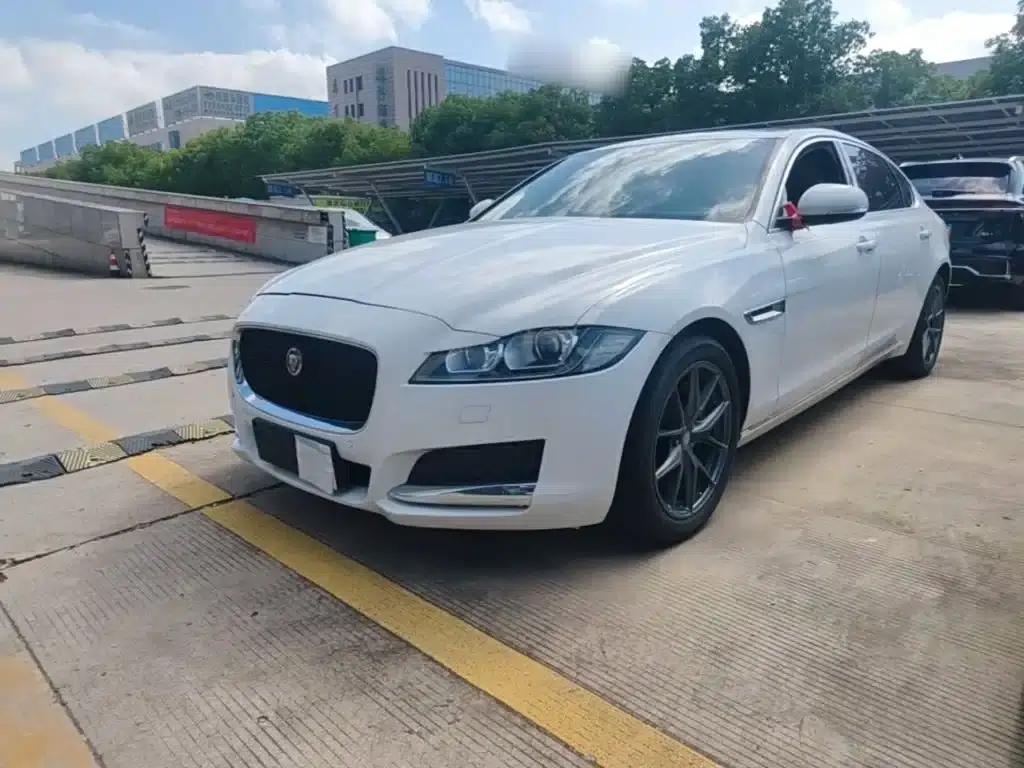 2019 Jaguar XFL 2.0T 200PS Two-Wheel Drive Elite Edition — миниатюра 1