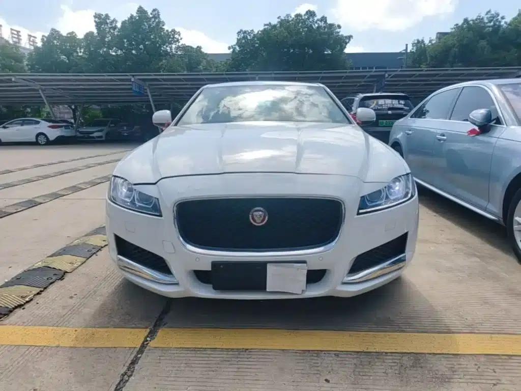 2019 Jaguar XFL 2.0T 200PS Two-Wheel Drive Elite Edition — миниатюра 3