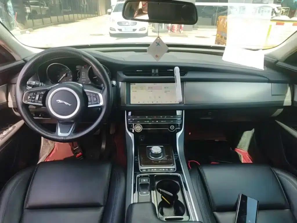 2019 Jaguar XFL 2.0T 200PS Two-Wheel Drive Elite Edition — миниатюра 10