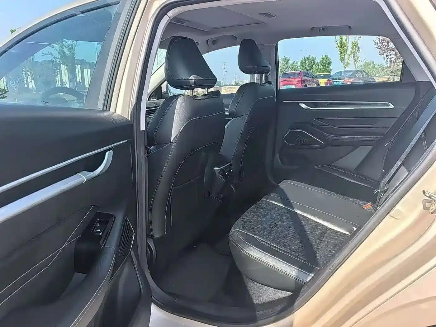 Geely Emgrand 2022 4th Generation 1.5L CVT Flagship Edition — миниатюра 6
