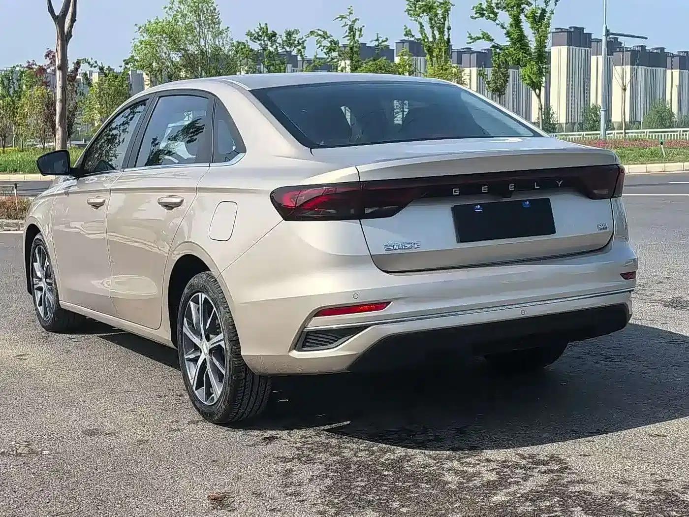 Geely Emgrand 2022 4th Generation 1.5L CVT Flagship Edition — миниатюра 9