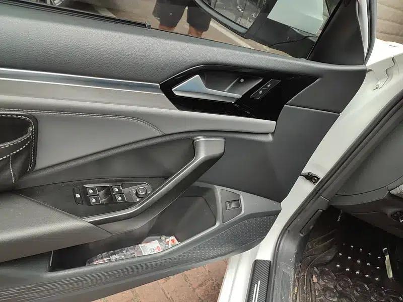 2021 Volkswagen Sagitar 280TSI DSG Super Edition — миниатюра 16
