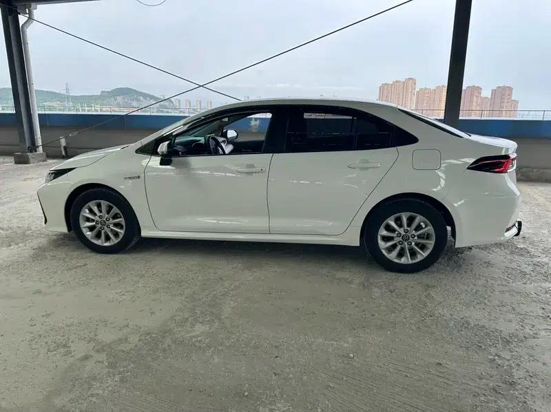 2019 Toyota Corolla Hybrid 1.8L E-CVT Flagship Edition — миниатюра 4