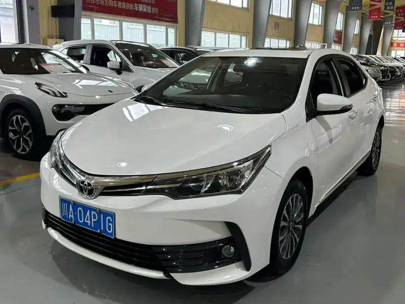 2017 Toyota Corolla Facelift 1.2T Manual GL-i (National V Emission Standard) — миниатюра 1